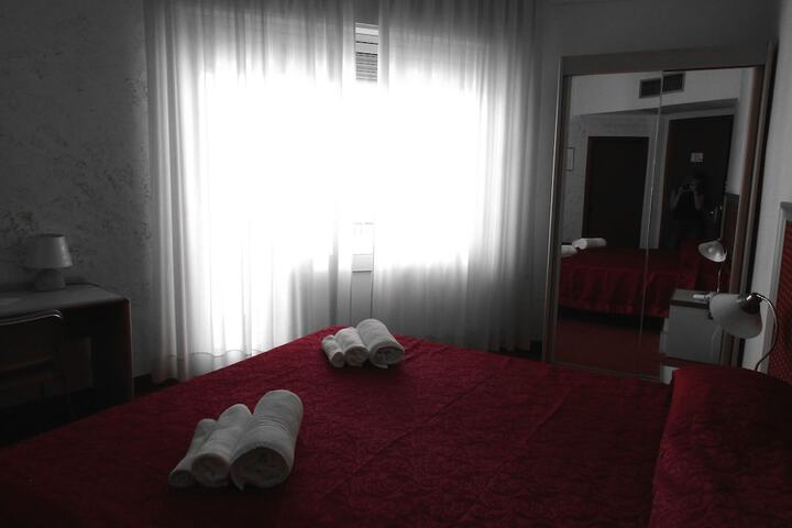 Room 5 of 28