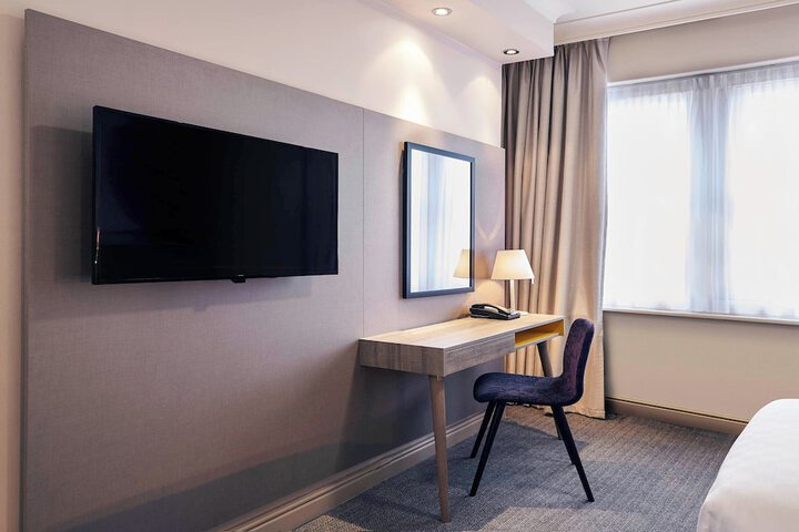 Room 11 of 31