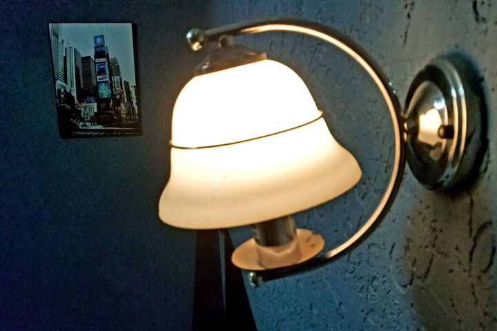 Room 33 of 85