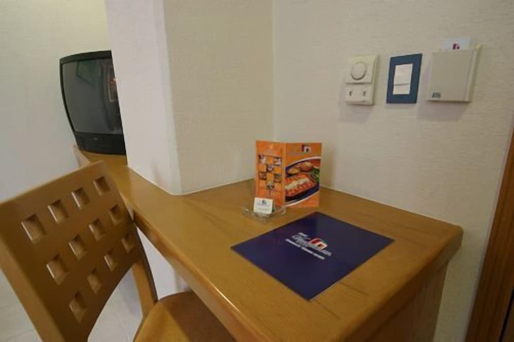 Room 14 of 28