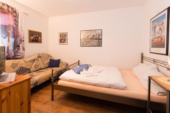 Room 27 of 64