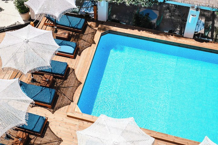 Pool 208 of 297