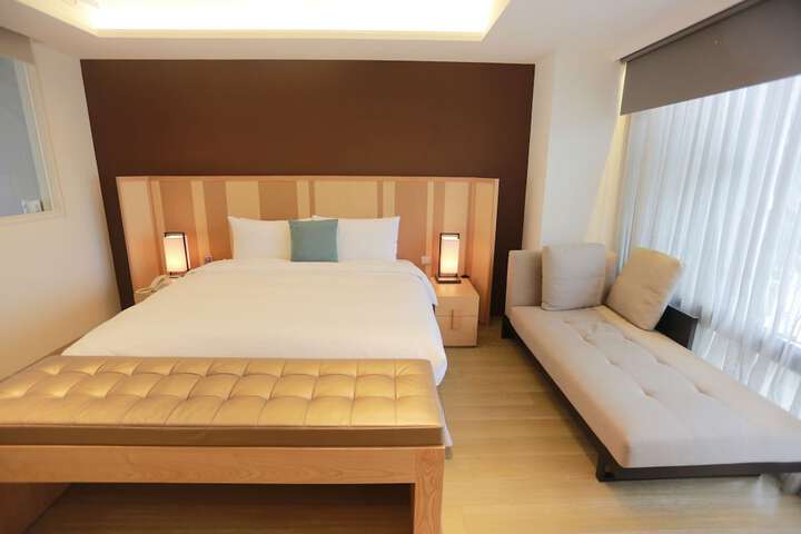 Room 14 of 76