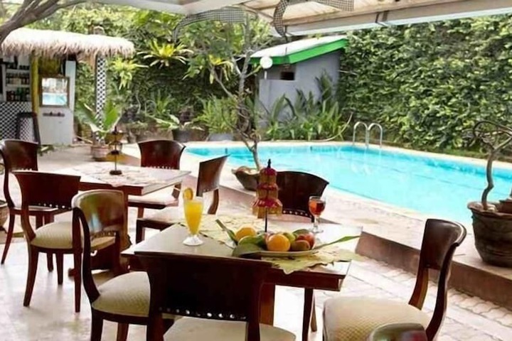 Pool Hotel