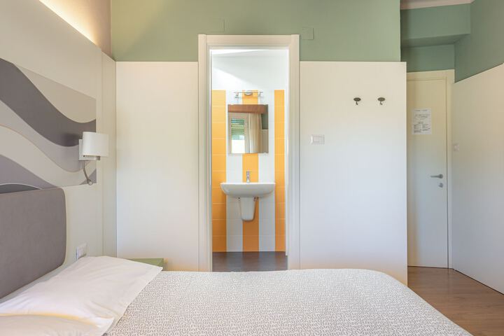 Room 51 of 241