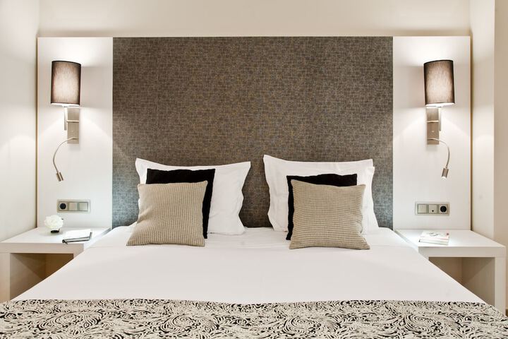Room 4 of 32