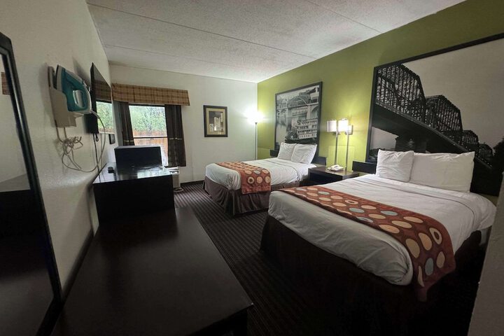2 Queen Beds (5 of 5)