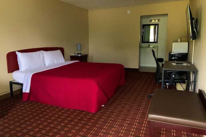 1 King Bed (8 of 8)