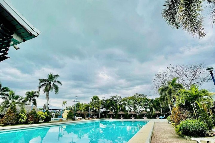 Pool 12 of 25