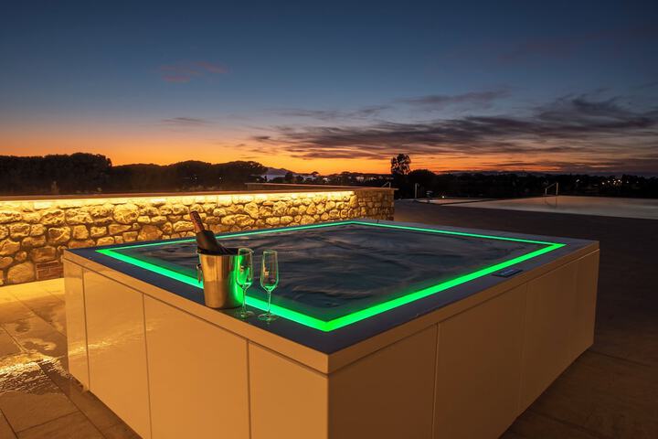 Pool 40 of 75
