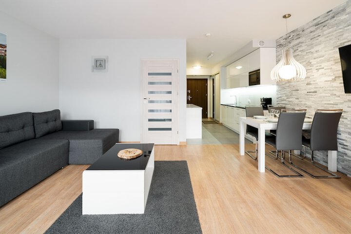 Room 276 of 375