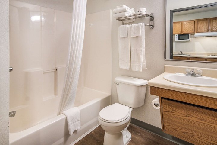 Suite Queen Bed (17 of 19)