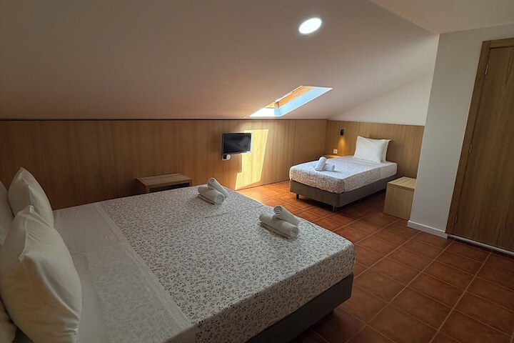 Room 8 of 160