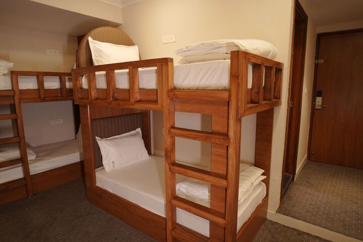 Room 7 of 9