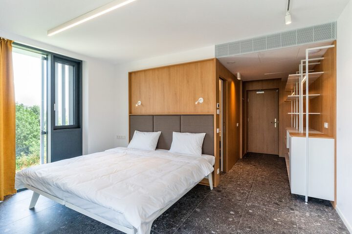 Room 12 of 114