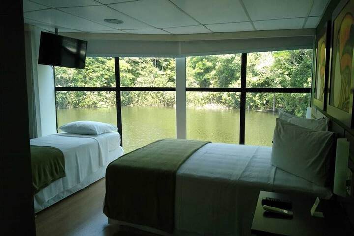 Room 12 of 48
