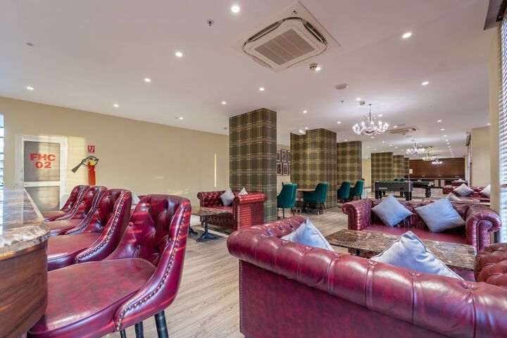Lounge 58 of 67