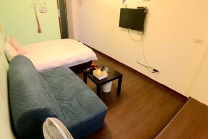 Room 33 of 38