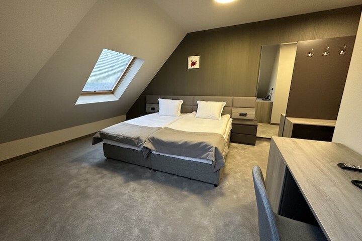 Room 12 of 22