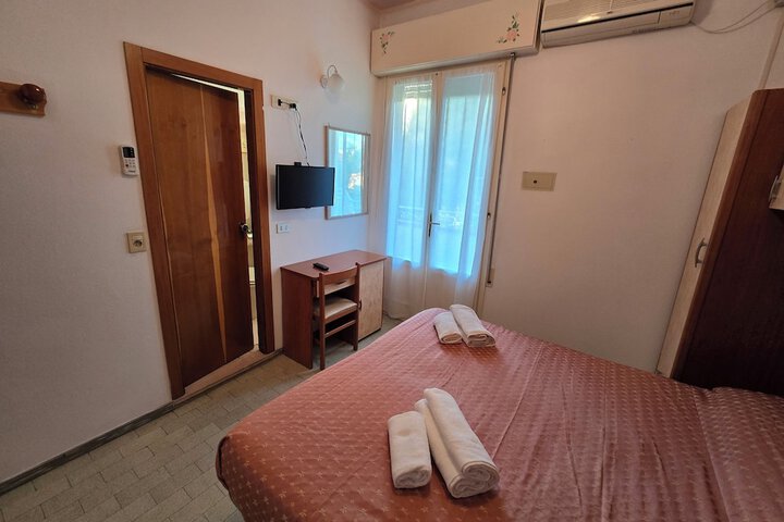Room 15 of 28