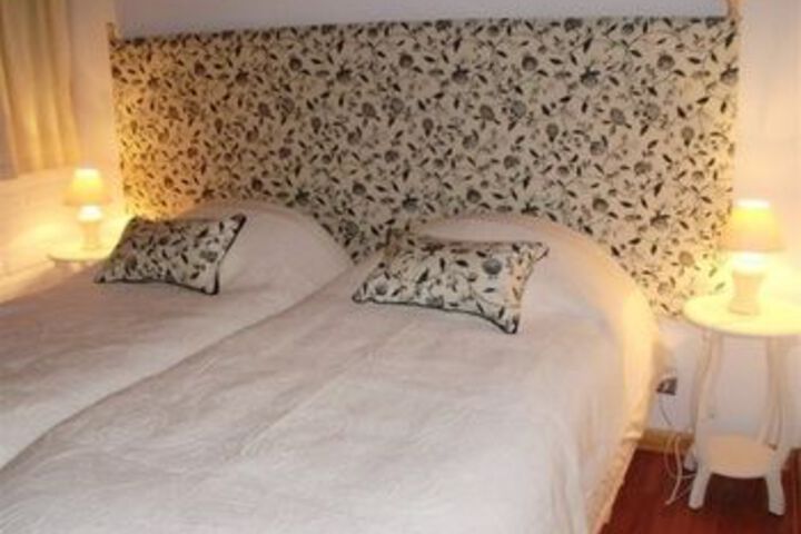 Room 16 of 33