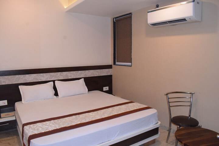 Room 13 of 21