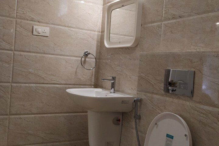Room 28 of 42