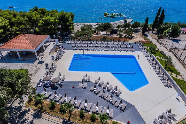 Hotel with Pool