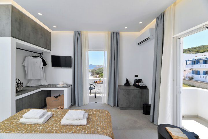 Room 15 of 102