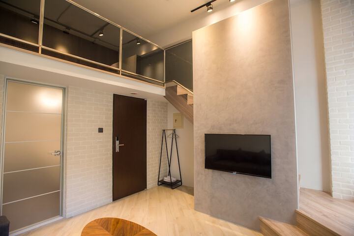 Room 4 of 100