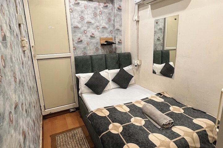 Room 18 of 37