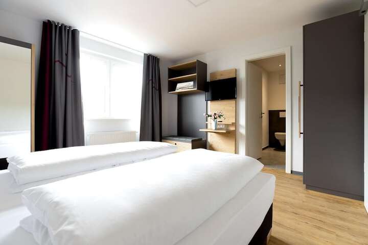 Room 7 of 25