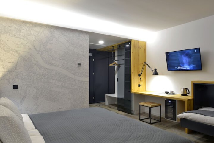 Room 3 of 20