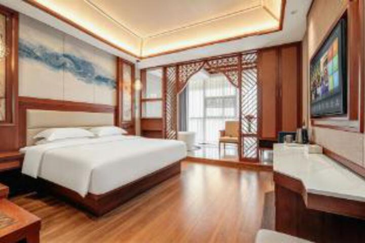 Room 14 of 16