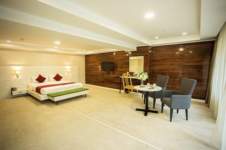 Room 9 of 119