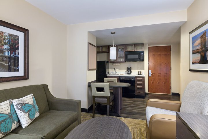 Studio Suite 1 Queen Bed City View High Floor (26 of 30)