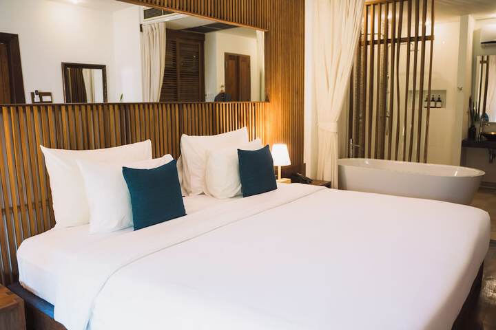 Room 28 of 115