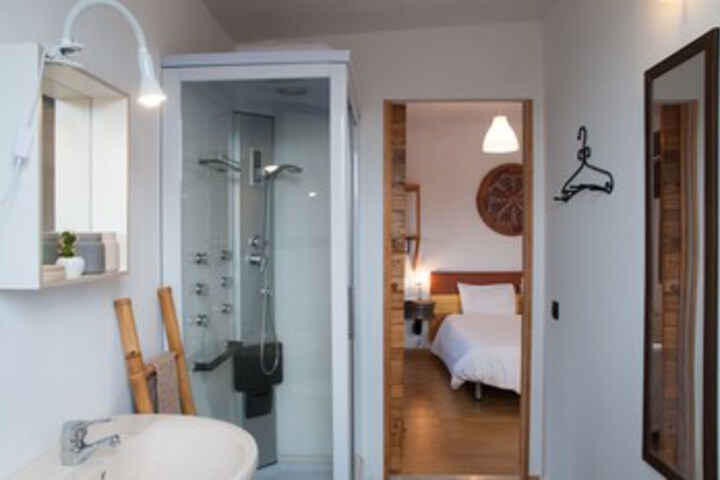 Room 3 of 52