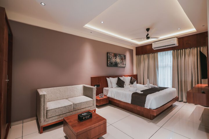 Room 9 of 36