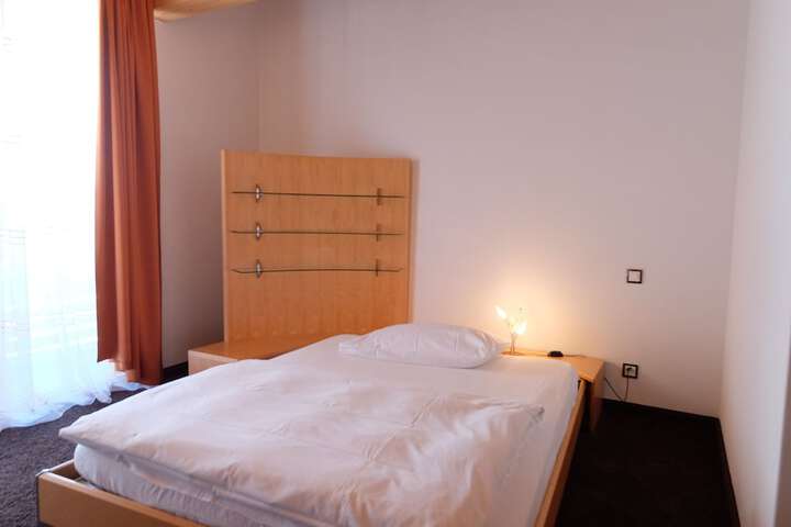 Room 17 of 76