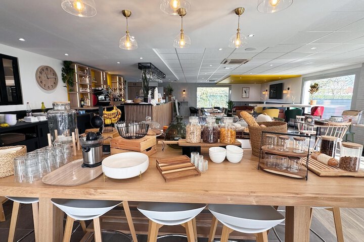 Breakfast/Coffee Service 20 of 36