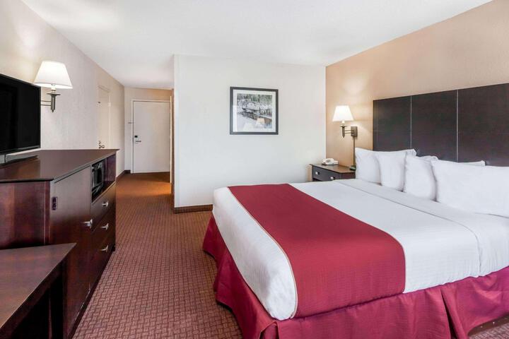 Double Accessible Queen Size Bed (5 of 7)