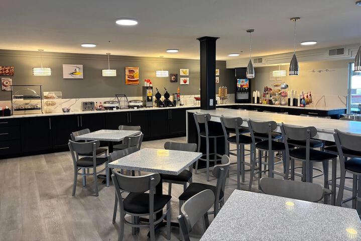 Breakfast/Coffee Service 25 of 32