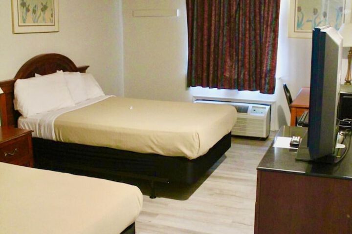 2 Double Beds (8 of 10)