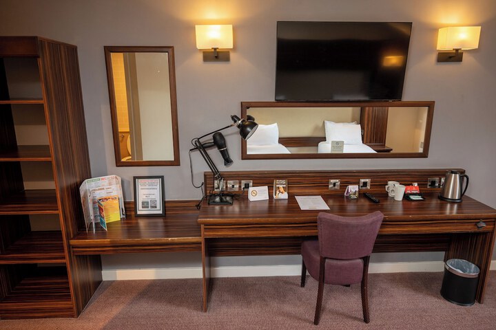 Room 6 of 35