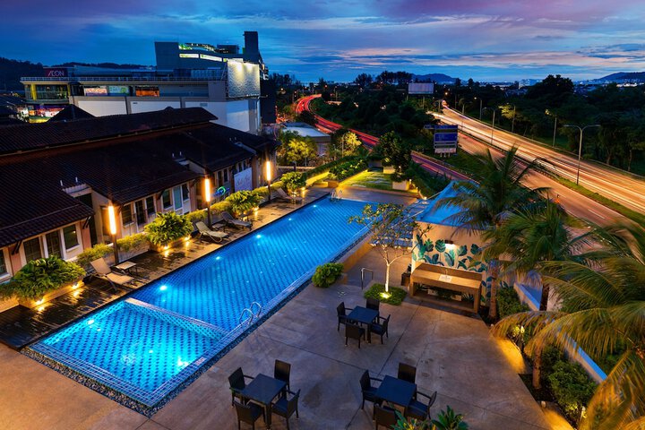 Pools & Facilities
