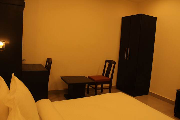 Room 10 of 43