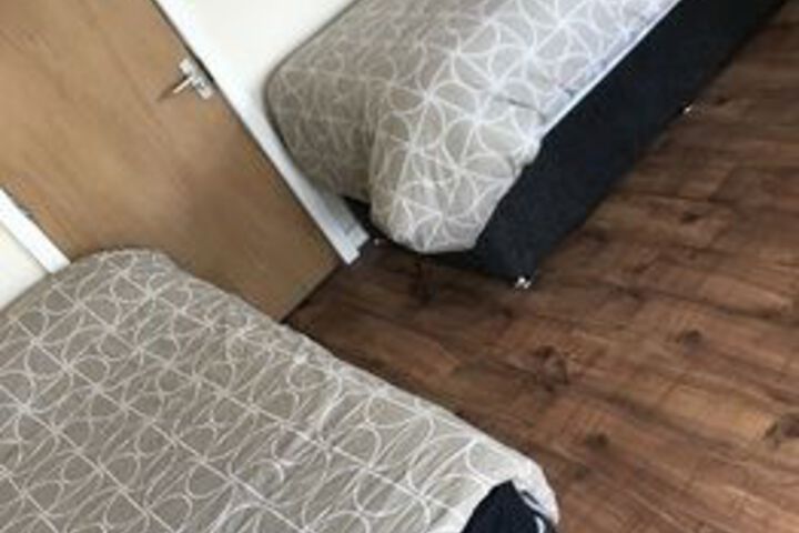 Room 5 of 9
