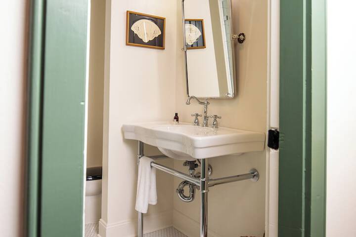 Room 44 of 57