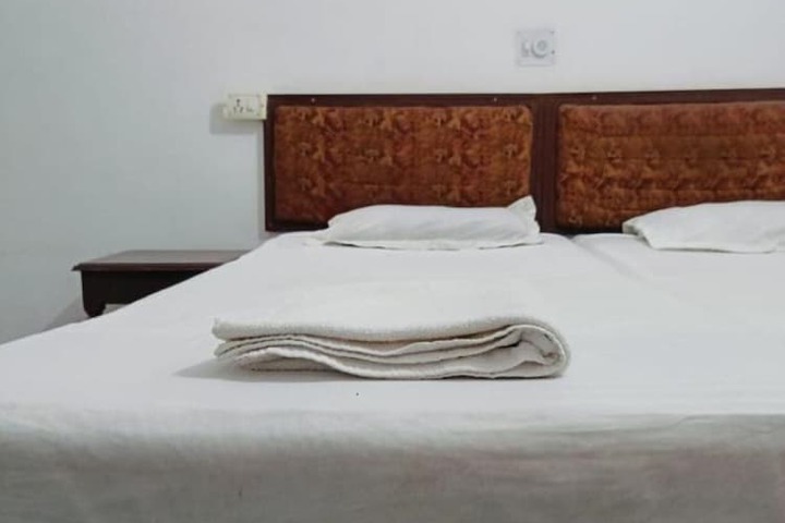 Room 6 of 15